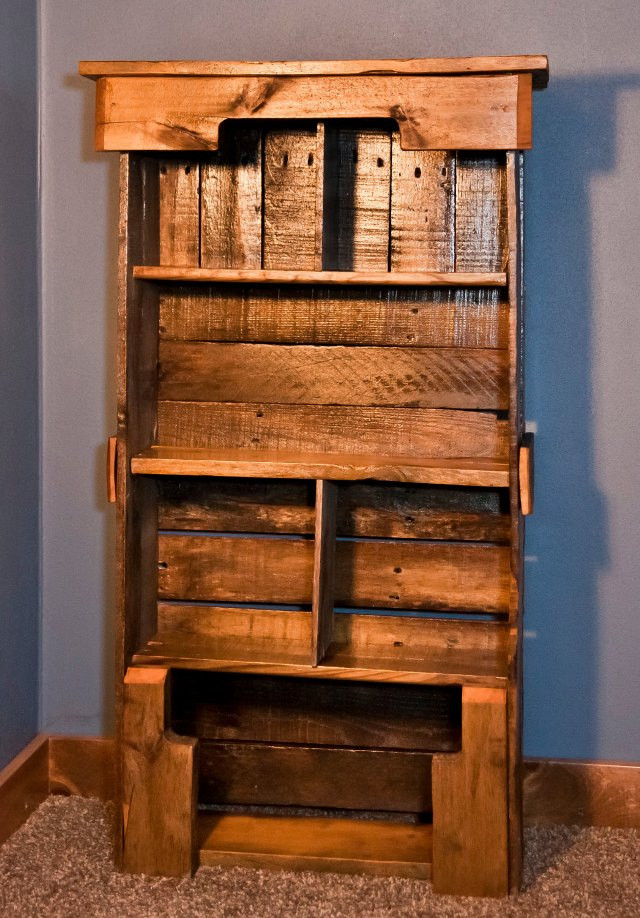 Bookshelves DIY Plans
 Wooden Pallet Bookshelf DIY