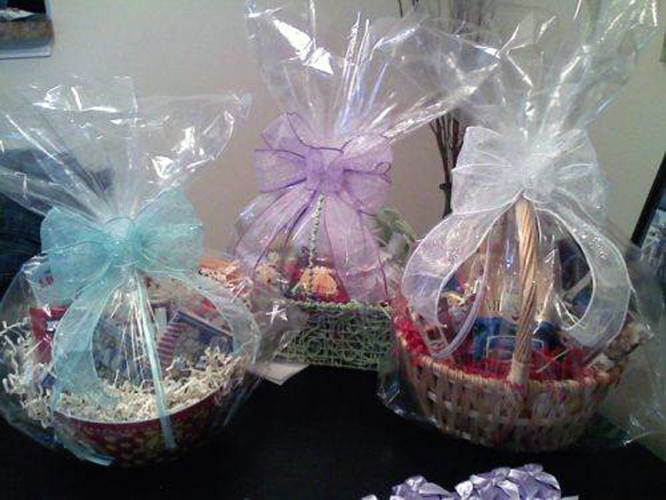 Bridal Shower Gift Basket Ideas For Guests
 Bridal Shower Gift Basket Ideas For Guests