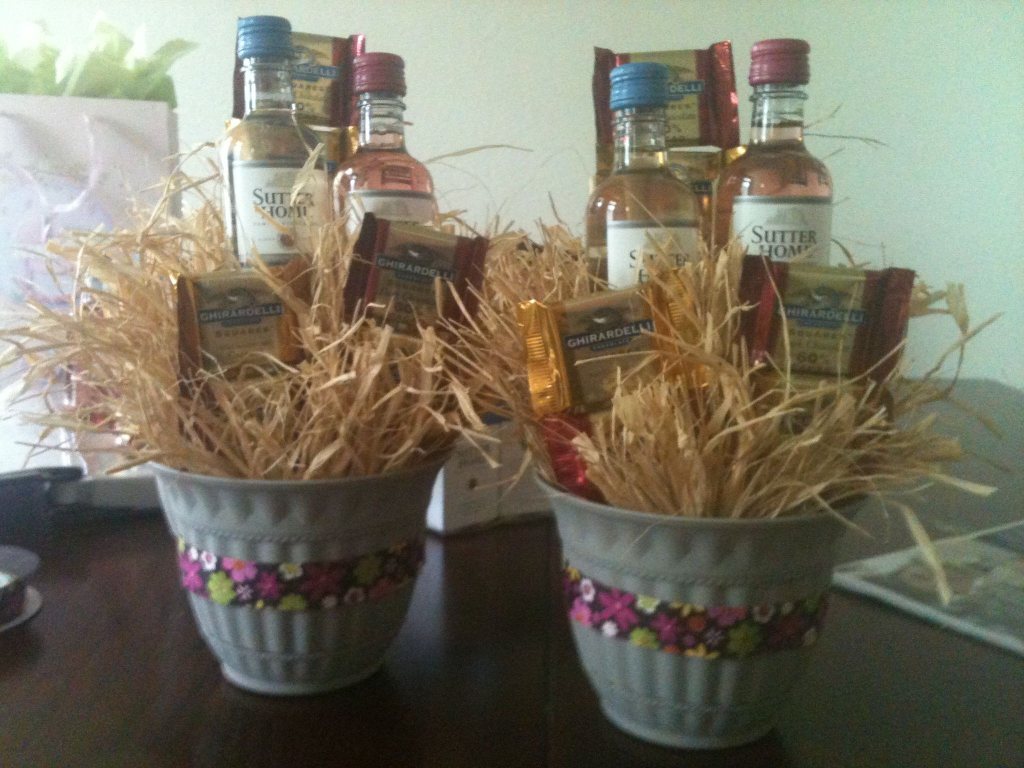 Bridal Shower Gift Basket Ideas For Guests
 Create small t baskets with wine & chocolate for your
