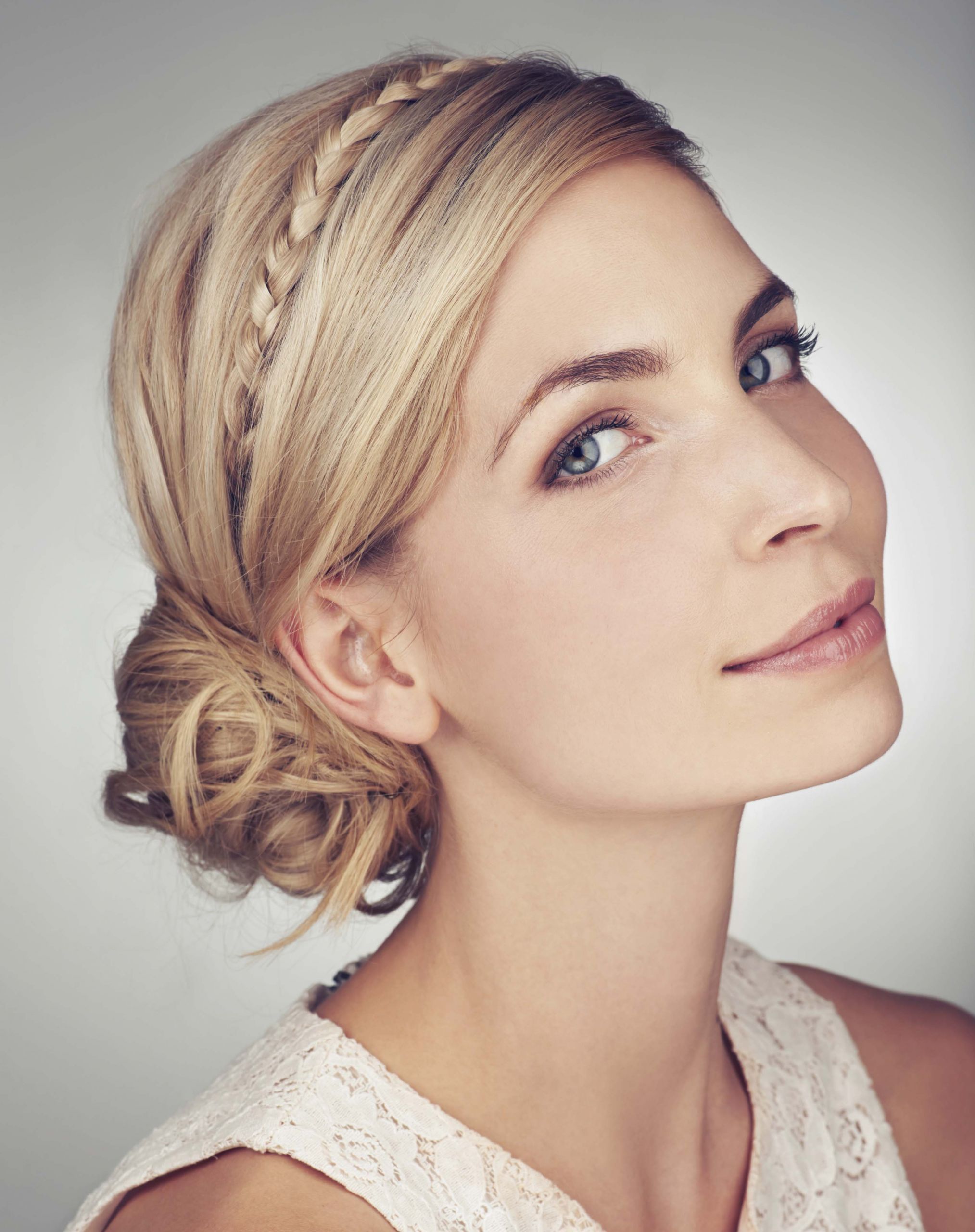 Bridesmaid Side Hairstyles
 Stunning bridesmaid hairstyles perfect for summer weddings