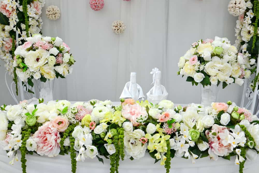 Budget Wedding Flowers
 Don t let flower costs wilt your wedding bud Living