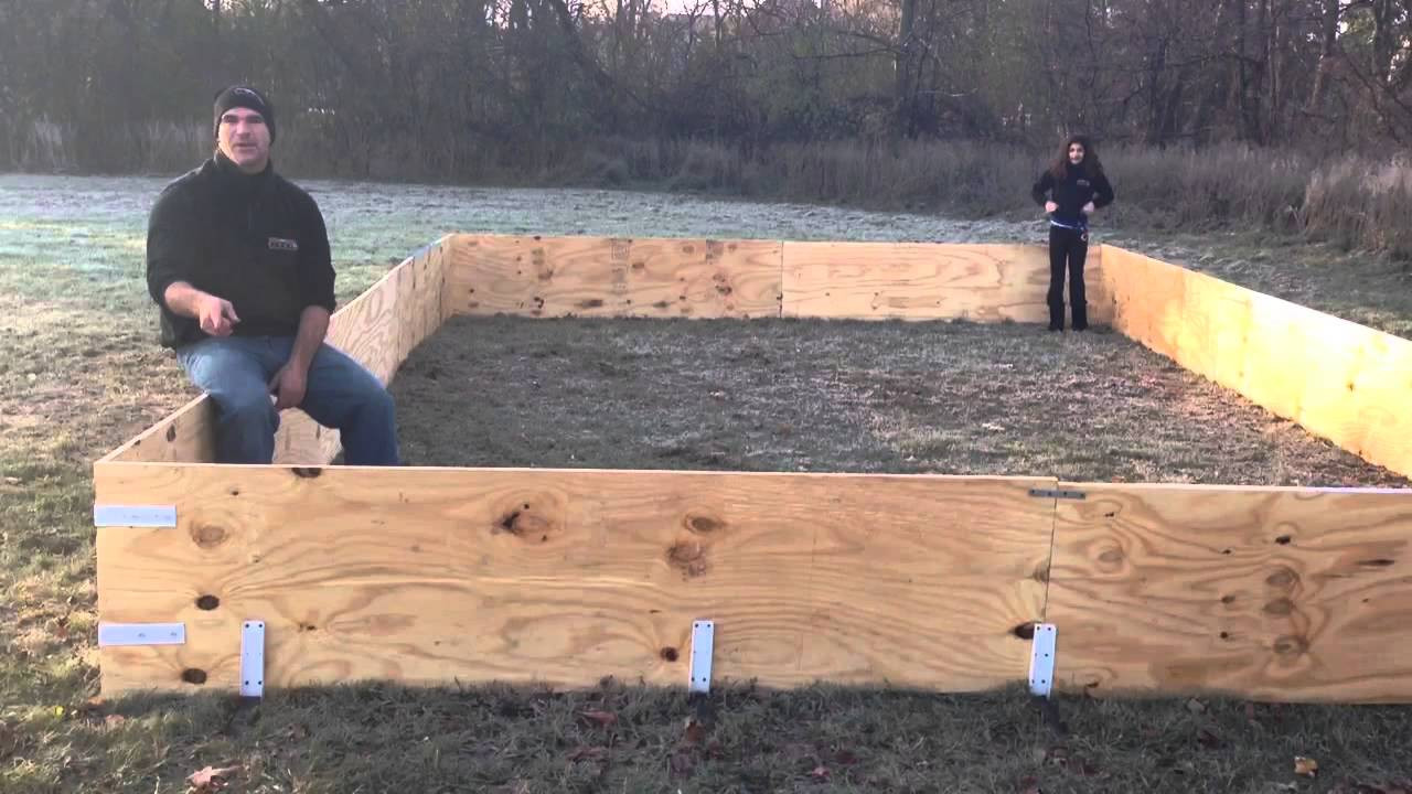 Building A Backyard Ice Rink
 Backyard ice rink using plywood boards