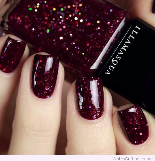 Burgundy Glitter Nails
 Burgundy glitter Christmas nail polish – Watch out La s