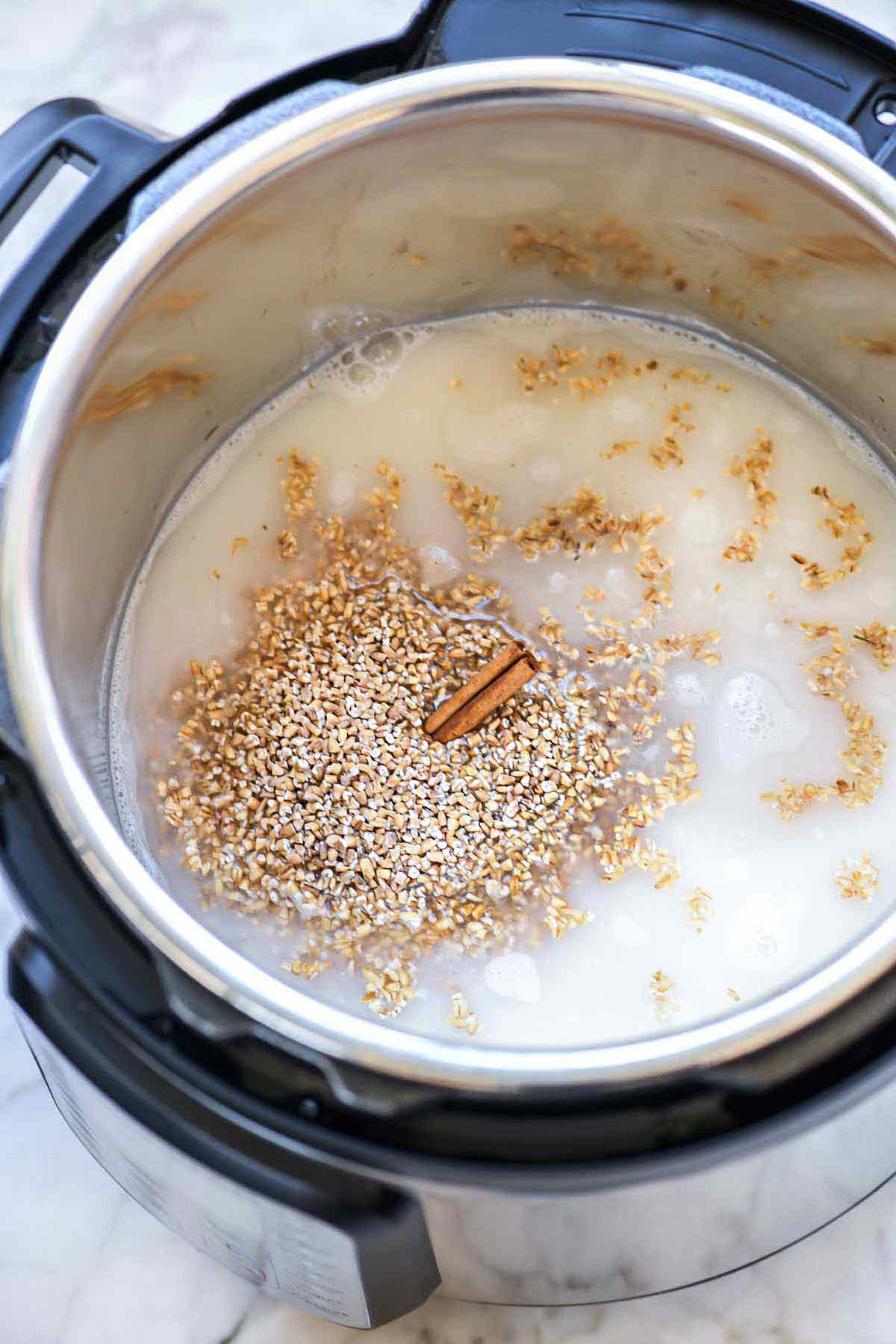 Can I Use Quick Oats Instead Of Rolled Oats
 Instant Pot Oatmeal Recipe for Steel Cut Oats or Rolled