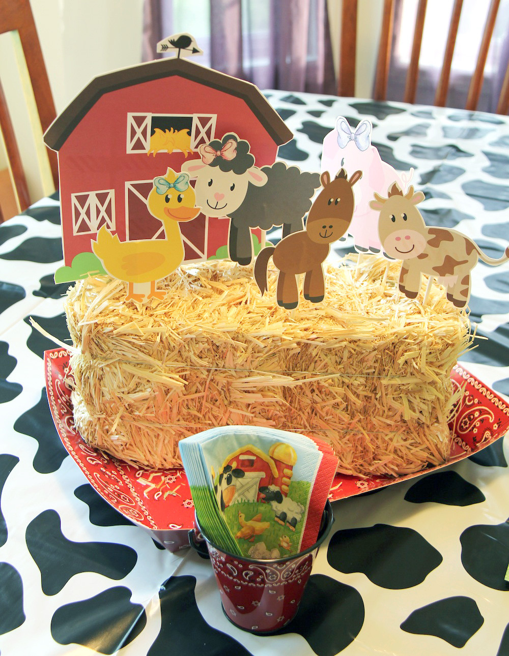 Centerpieces For Birthday Party
 DIY Easy and Fun Barn Themed Birthday Party Centerpiece