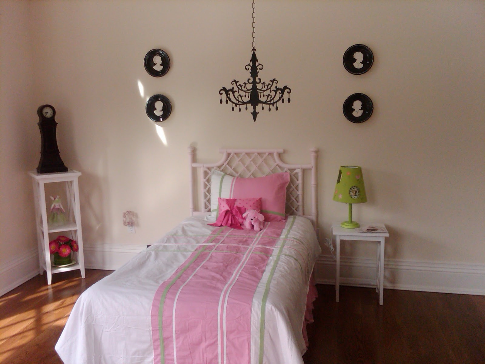 Chandelier For Girl Bedroom
 Bedroom Beautiful Alluring Girls Room Chandelier With