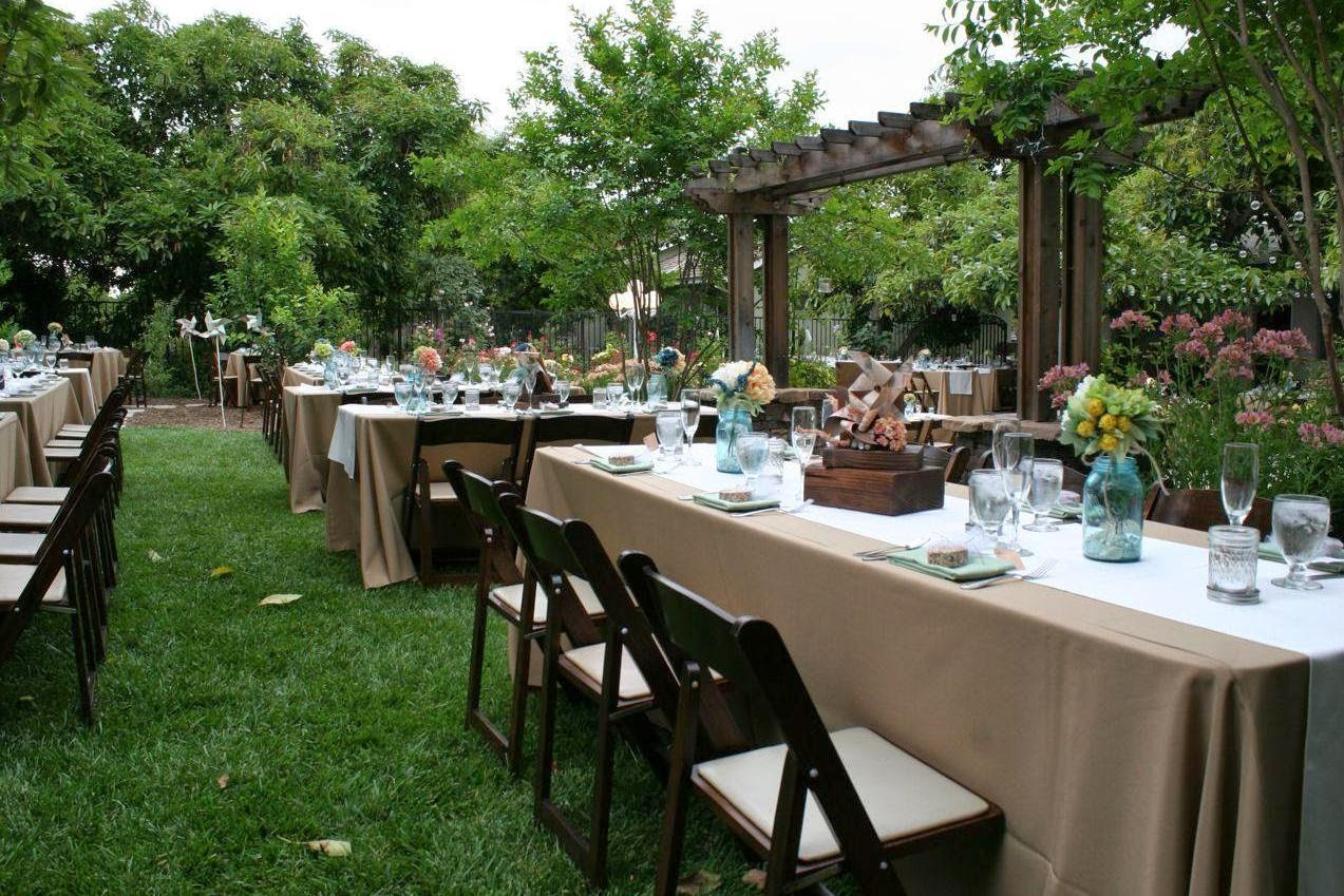 Cheap Backyard Wedding
 Backyard Wedding Ideas on a Bud