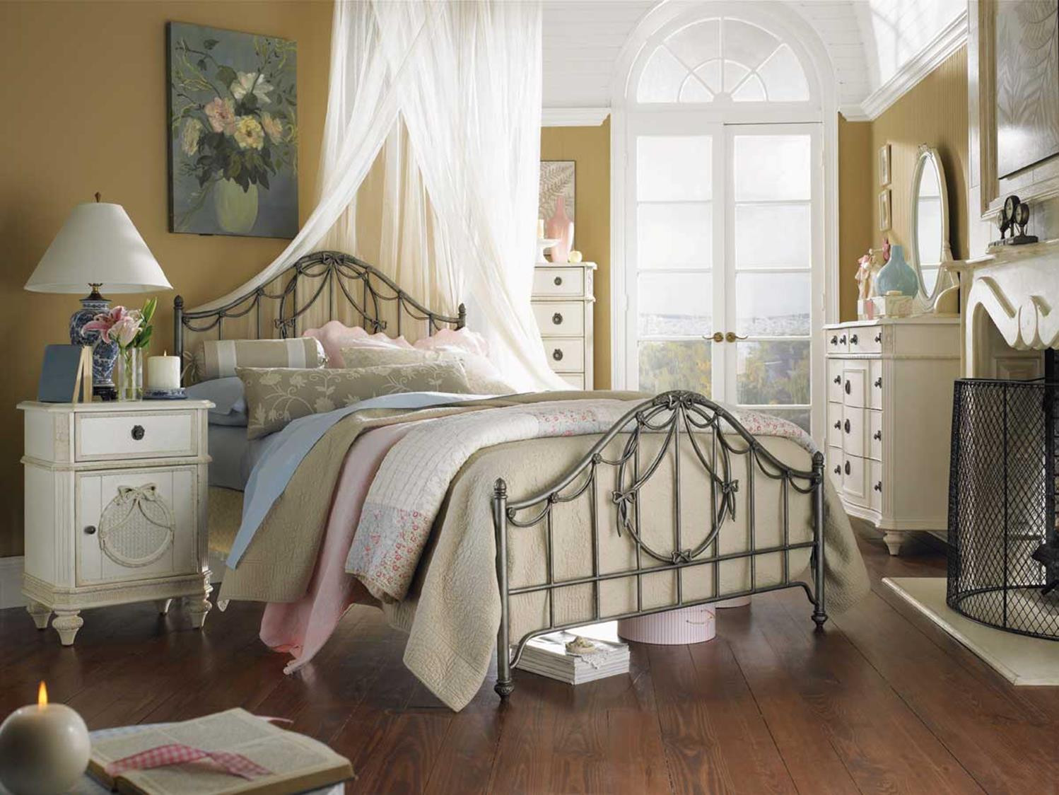 Chic Bedroom Decor
 44 Gorgeous Shabby Chic Bedroom Decorating Ideas for Women