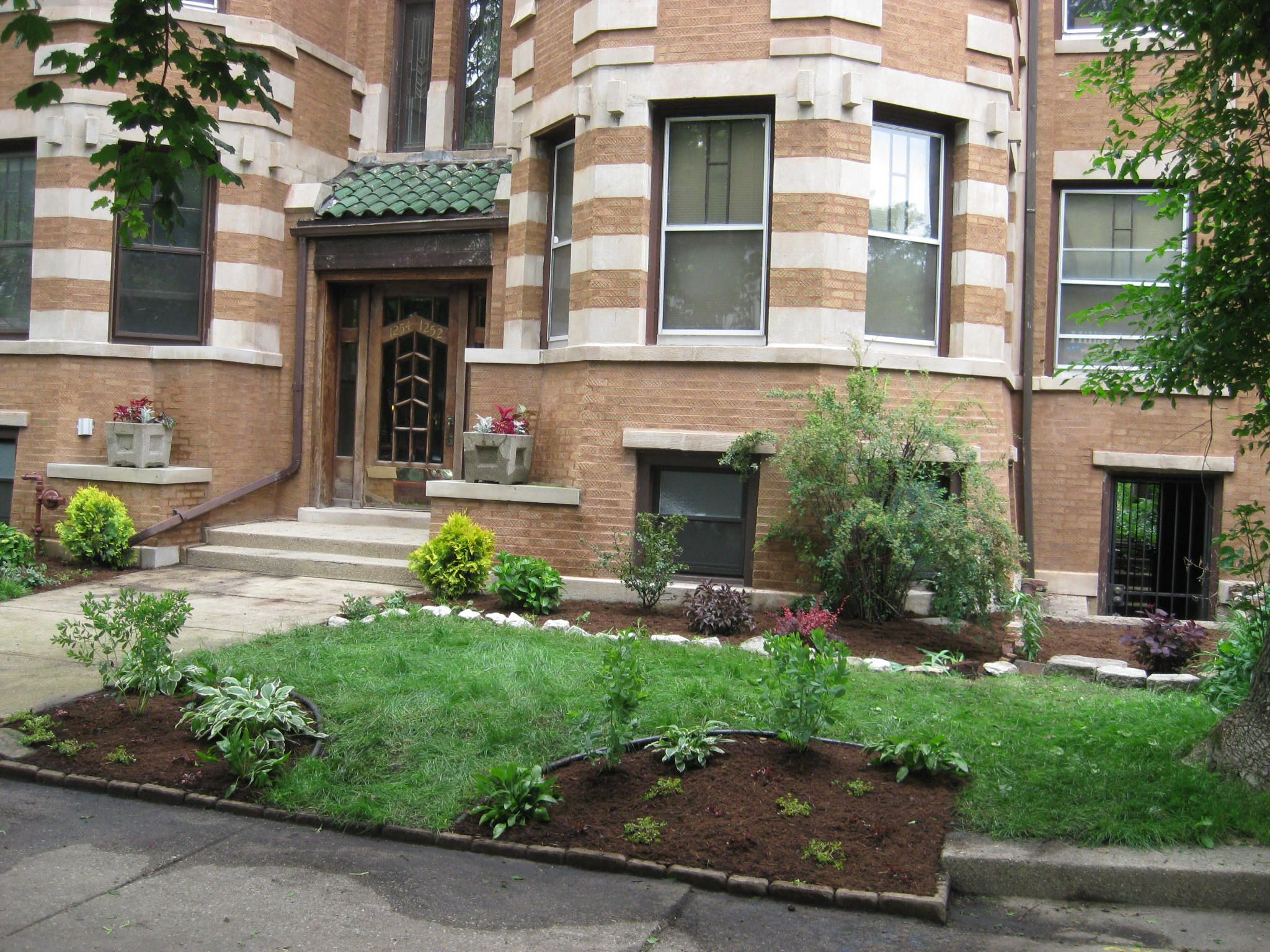 Chicago Landscape Design
 Front Yard Landscaping for a Condo in Chicago