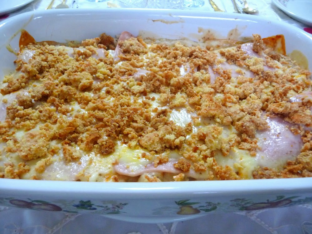 Chicken And Ham Casserole
 SPLENDID LOW CARBING BY JENNIFER ELOFF MUENSTER CHICKEN