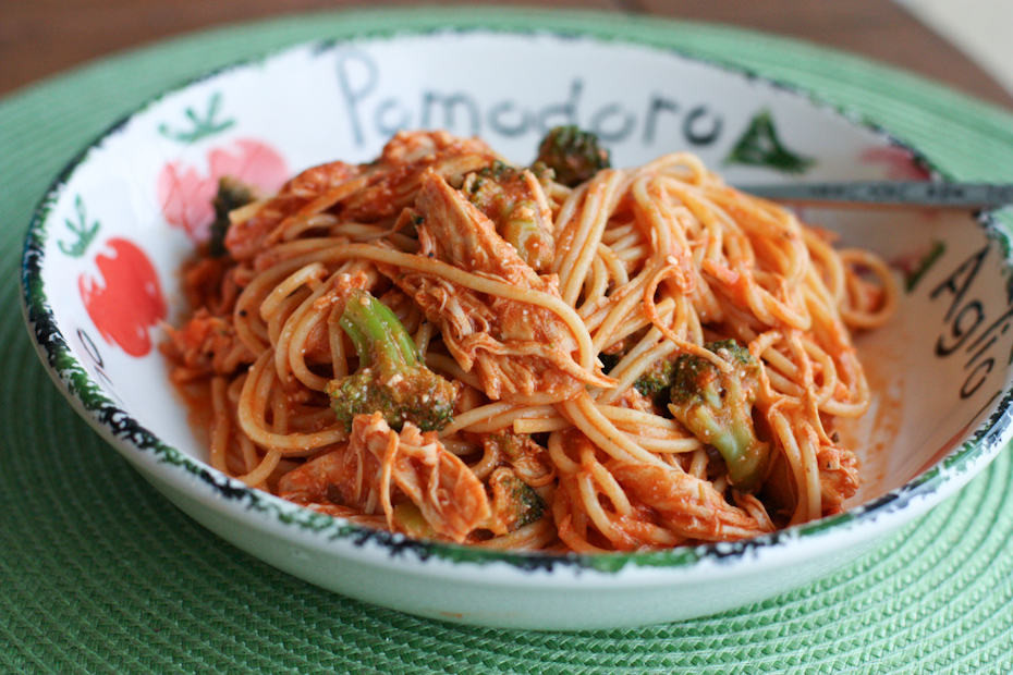 Chicken With Spaghetti Sauce
 Creamy Crock Pot Chicken Spaghetti with Broccoli