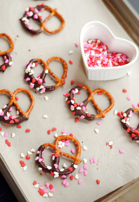 Chocolate Covered Pretzels For Valentines Day
 Leanne bakes Chocolate Covered Pretzels for Valentine s Day