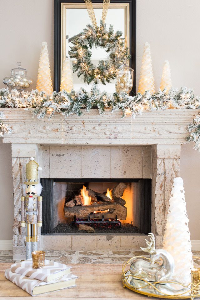 Christmas Fireplace Mantle Decorations
 15 Totally Pin Worthy Holiday Fireplace Mantel Ideas