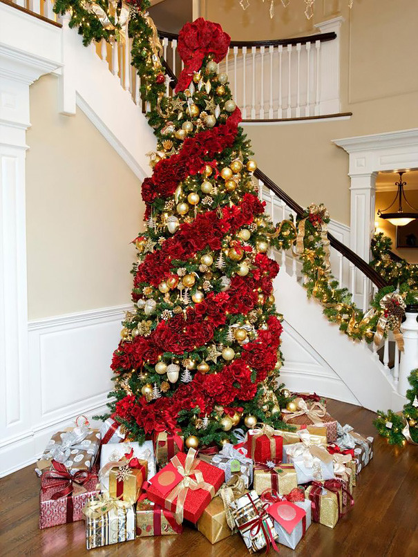 Christmas Flower Decorations
 People Use Flowers To Decorate Their Christmas Trees And