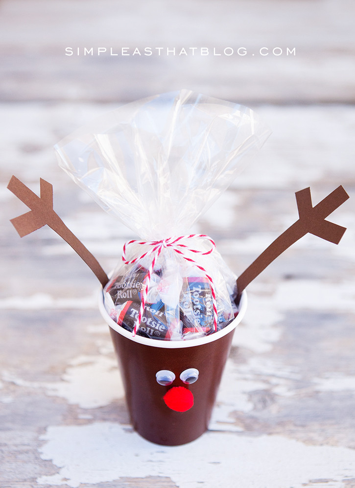 Christmas Party Favor For Kids
 Simple Christmas Treat Cups