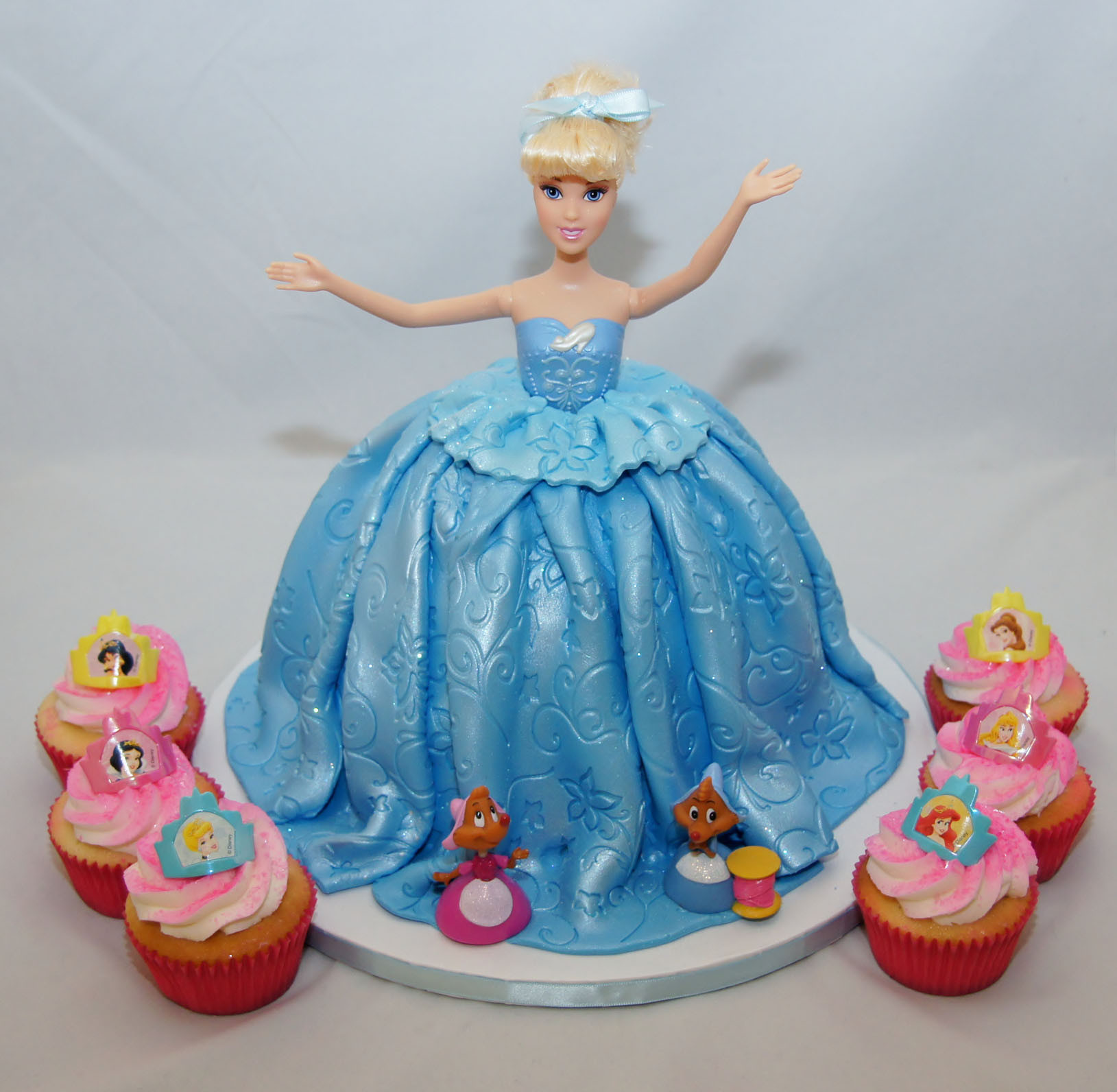 Cinderella Birthday Cake
 Cinderella Cakes – Decoration Ideas