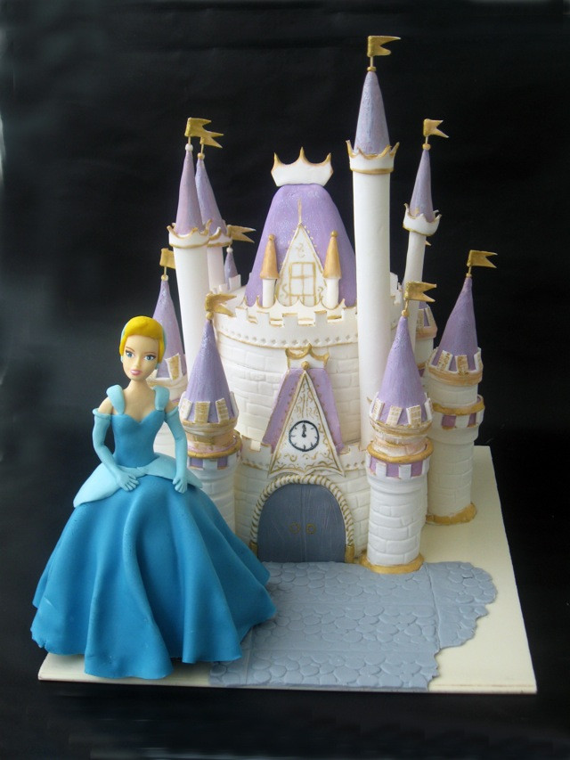 Cinderella Castle Birthday Cake
 Awesome Cinderella Cake Between the Pages