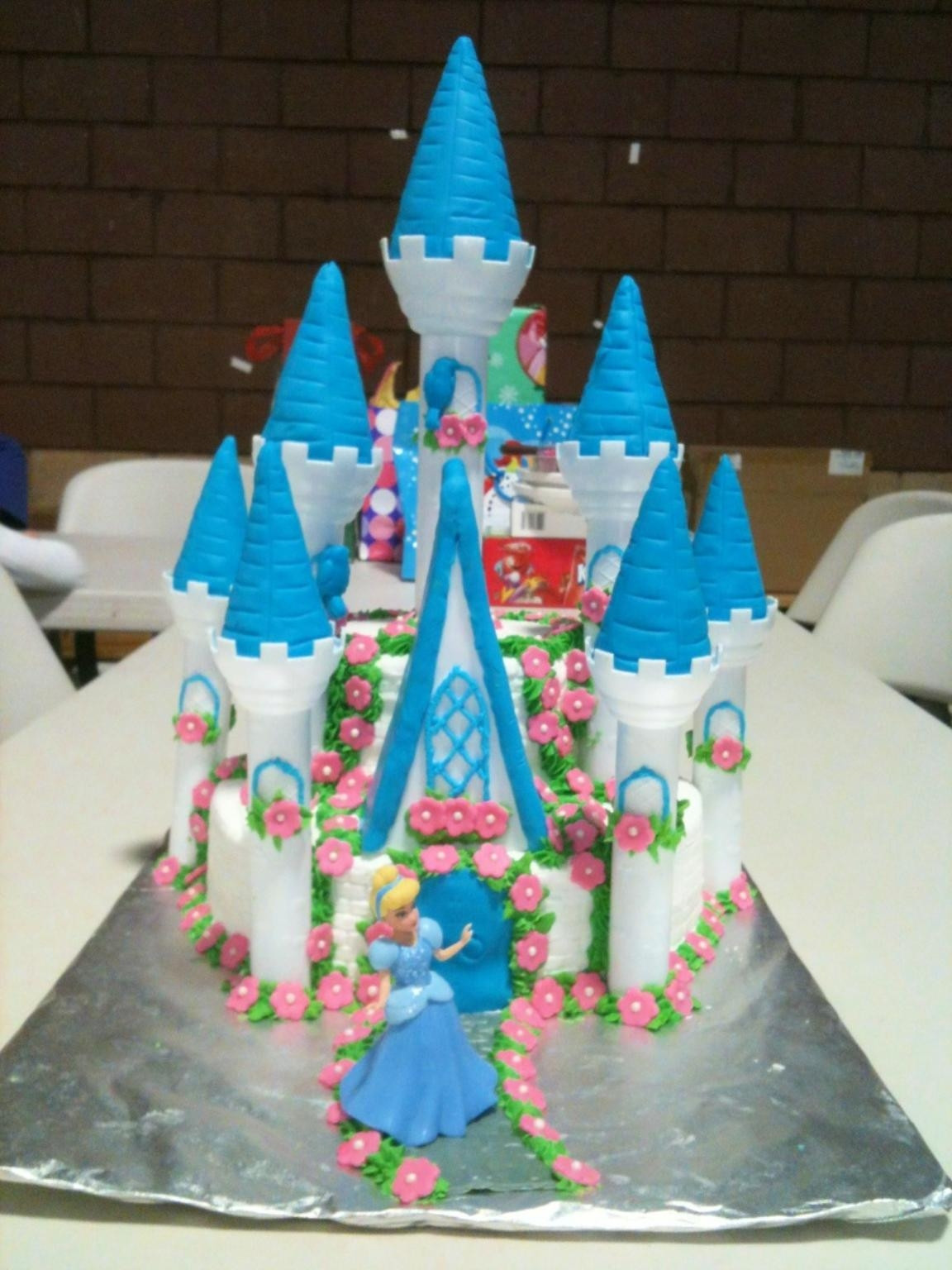 Cinderella Castle Birthday Cake
 Castle Cakes – Decoration Ideas