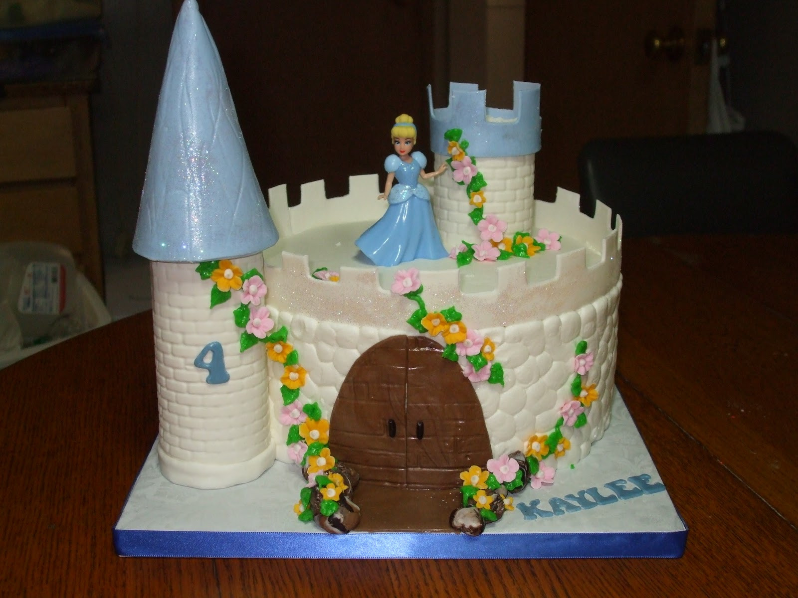 Cinderella Castle Birthday Cake
 Cinderella Cakes – Decoration Ideas