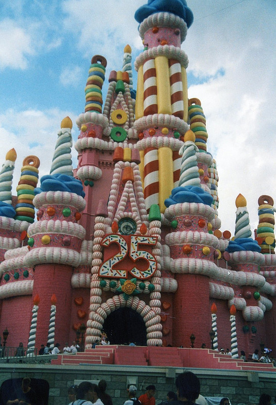 Cinderella Castle Birthday Cake
 Flashback Friday – Cinderella Castle Dressed as a 25th