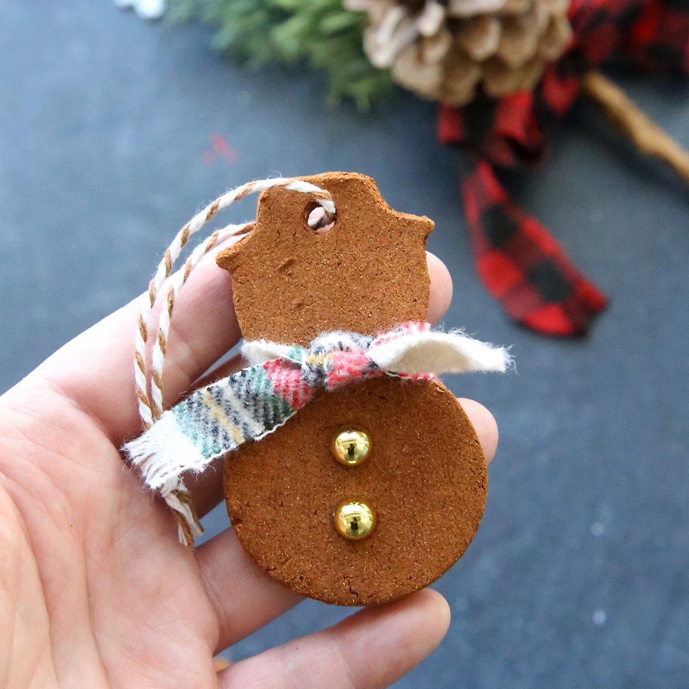 Cinnamon Applesauce Ornaments
 Cinnamon ornaments that will make your house smell amazing