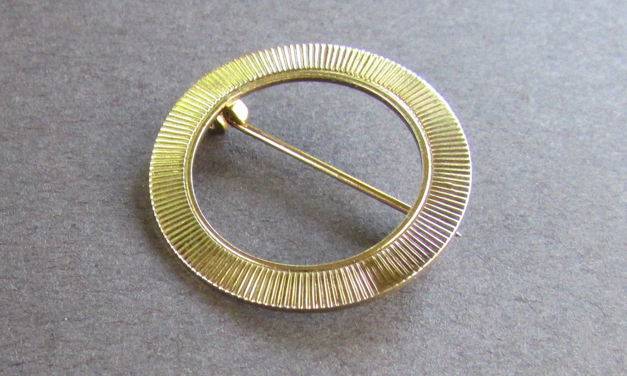 Circle Pins
 Vintage Circle Brooch Pin DuBarry Fifth Avenue Classic Gold