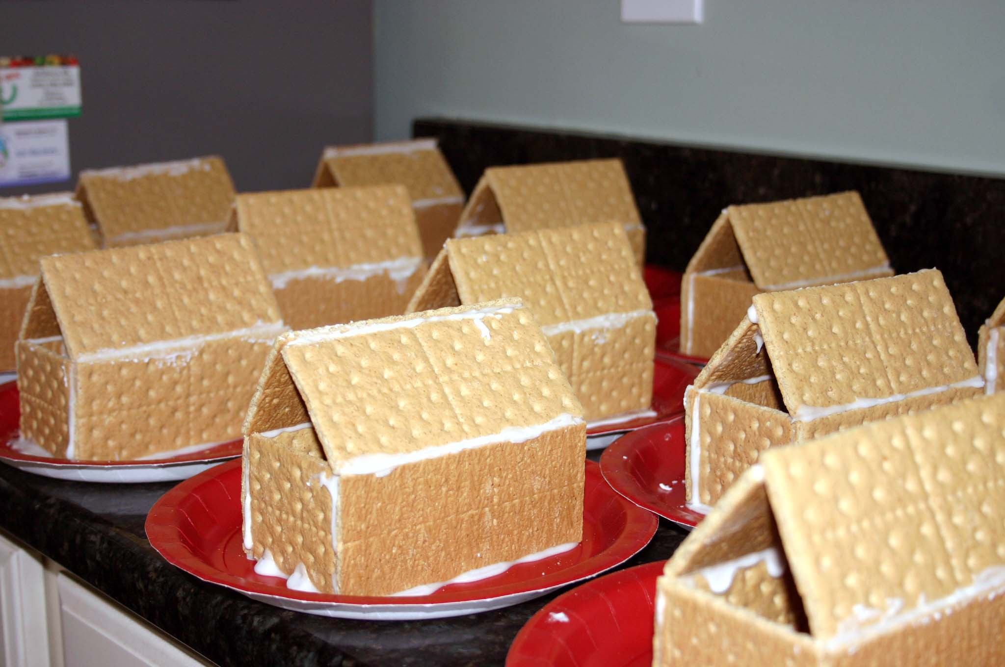 Classroom Holiday Party Ideas
 Gingerbread Houses at Christmas Classroom Party