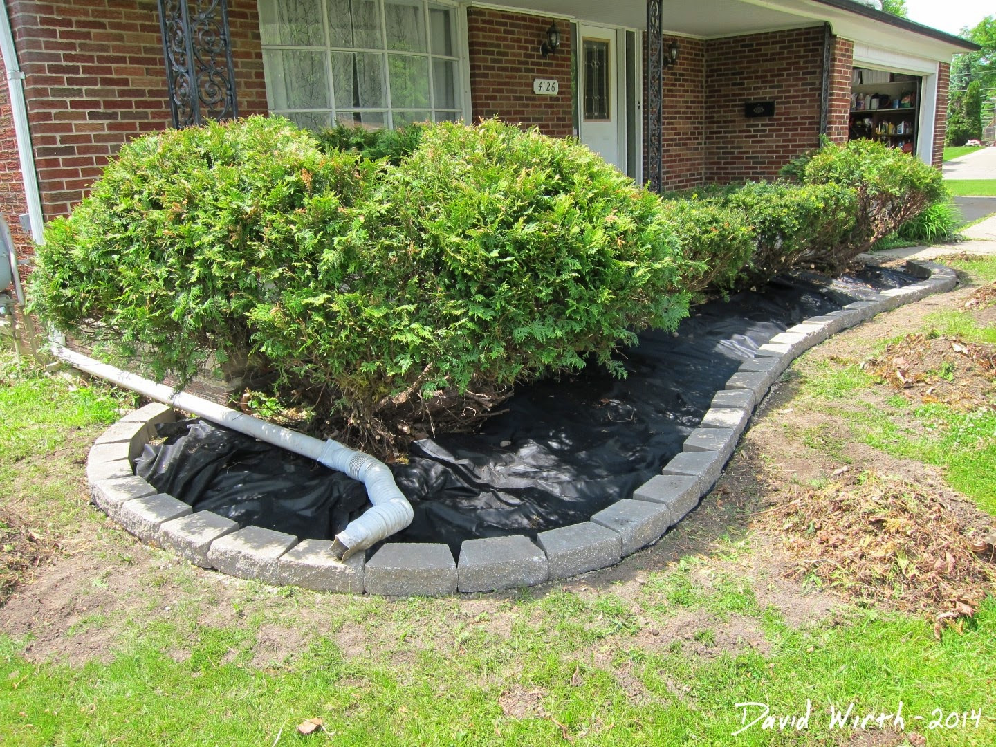 Concrete Landscape Edging Blocks
 Easy Landscape Block Wall and Mulch