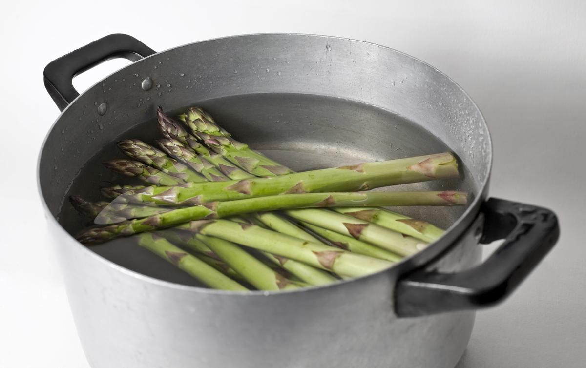 Cooking Asparagus In Microwave
 How to Cook Asparagus on the Stove in Easy and Tasty Ways