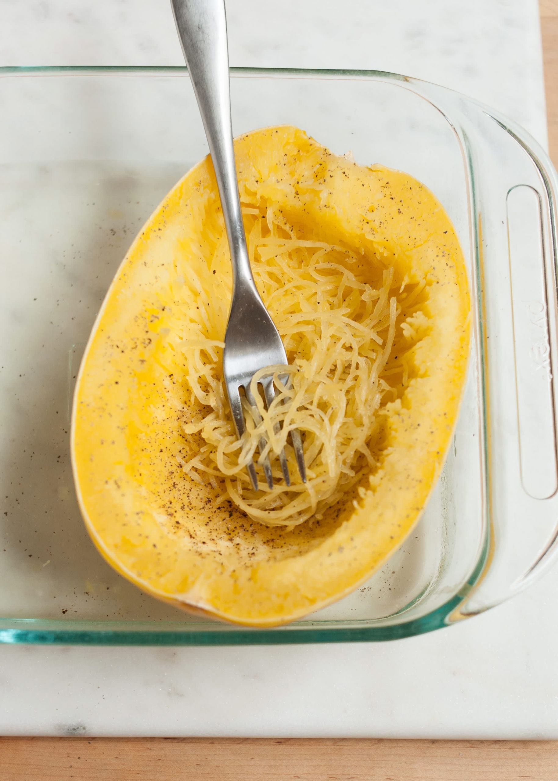 Cooking Spaghetti Squash In The Microwave
 How To Cook Spaghetti Squash in the Microwave