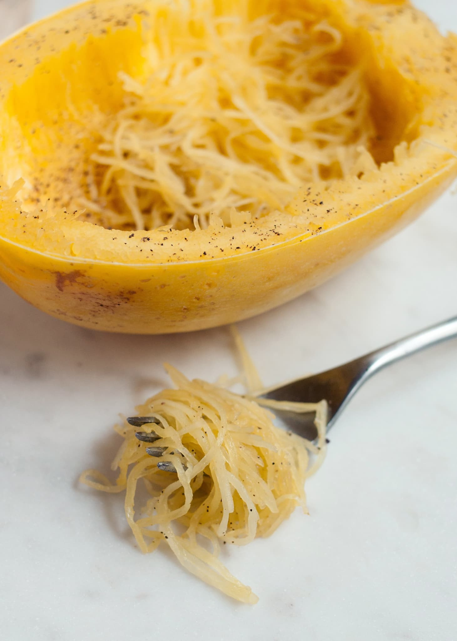 Cooking Spaghetti Squash In The Microwave
 How To Cook Spaghetti Squash in the Microwave
