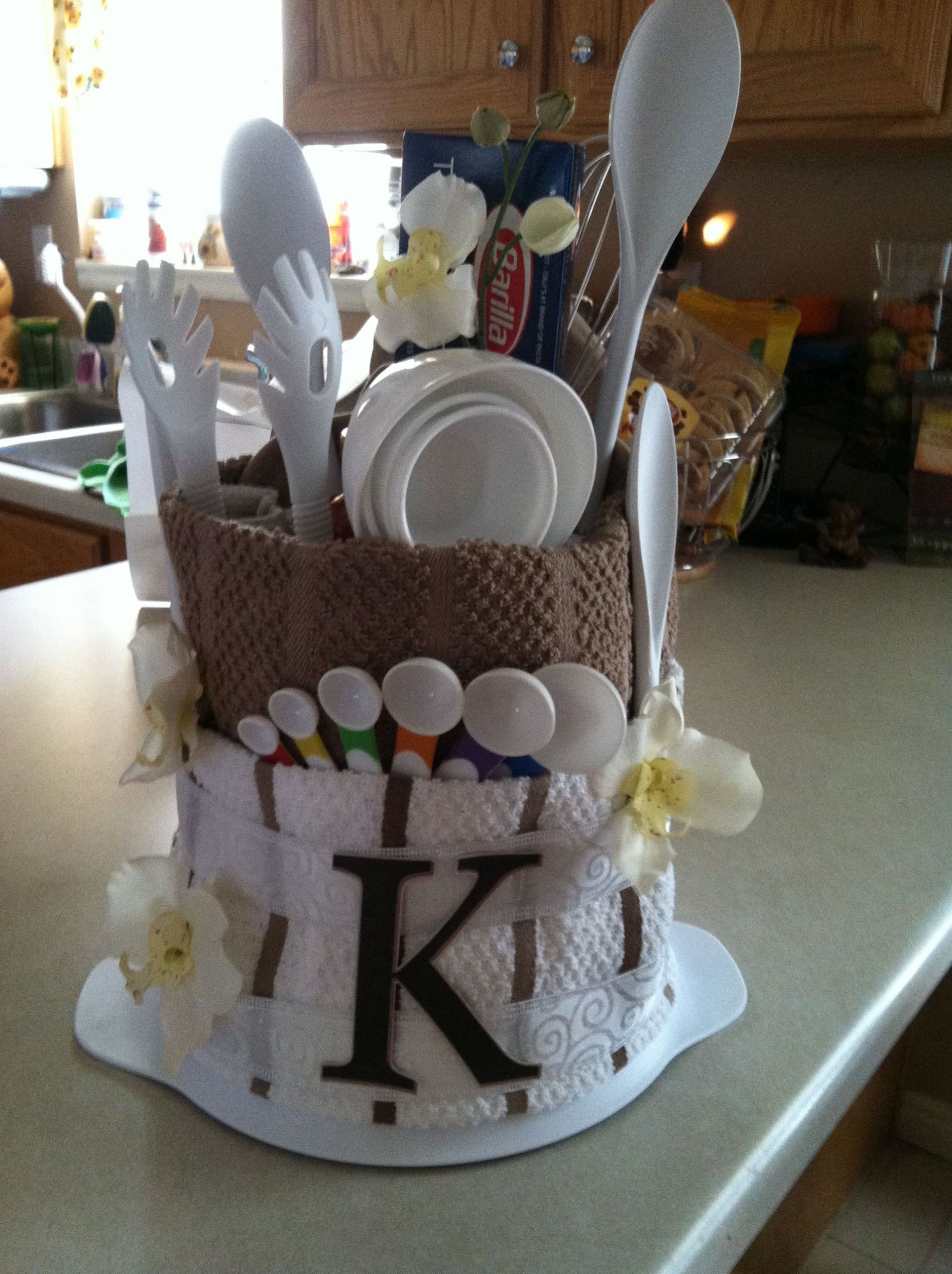 Creative Bridal Shower Gift Basket Ideas
 Personalized Wedding Gifts ideas and Unique Wedding Gifts