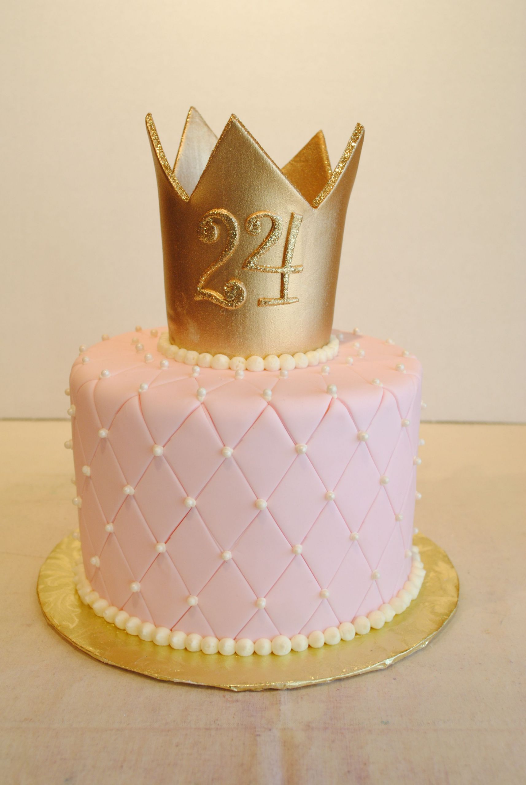 Crown Birthday Cake
 Best 25 Cake with crown ideas on Pinterest