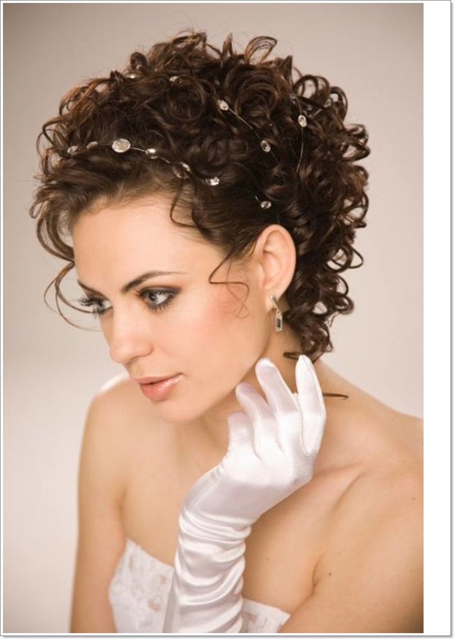 Curly Haircuts For Oval Faces
 Short Haircut For Curly Hair And Oval Face Wavy Haircut