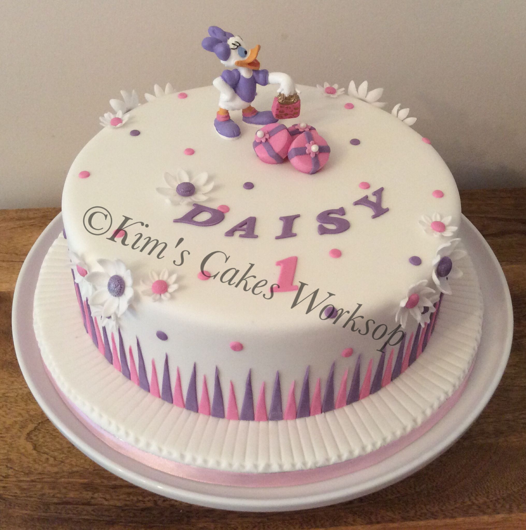 Daisy Duck Birthday Cake
 Daisy Duck birthday cake