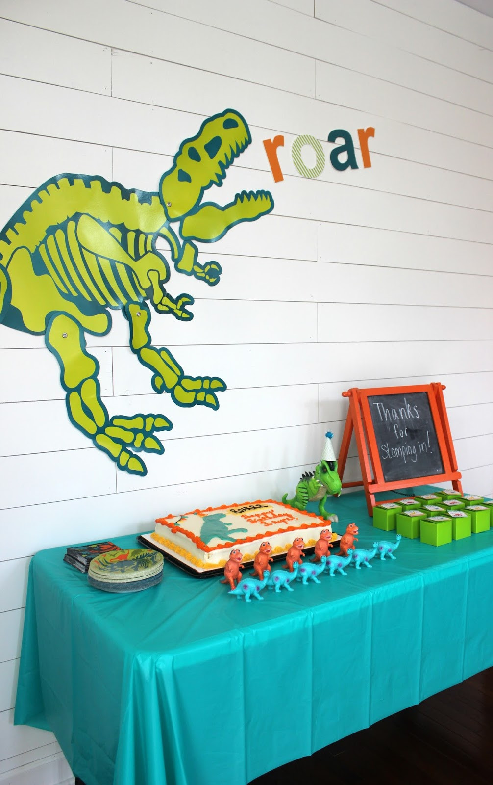 Dinosaur Birthday Party Decorations
 Bud Friendly Dinosaur Birthday Party