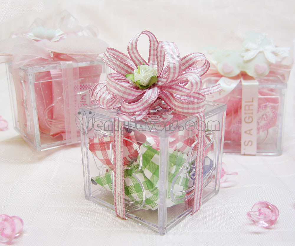 Diy Baby Shower Favors For Girl
 DIY Gingham Baby Shower Favor Box