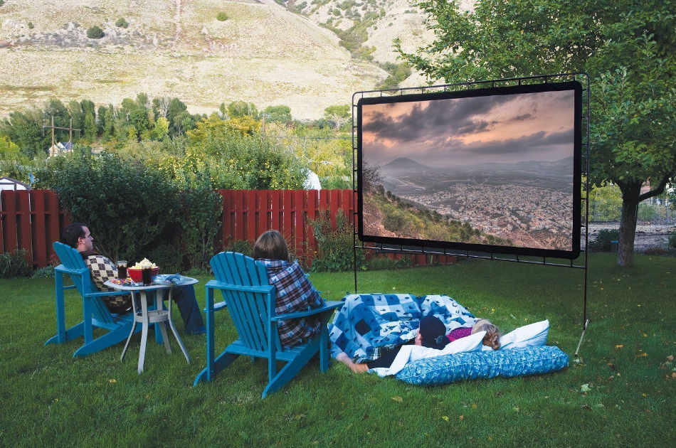 Diy Backyard Movie Screen
 How to Make an Outdoor Movie Screen DIY Projects Craft