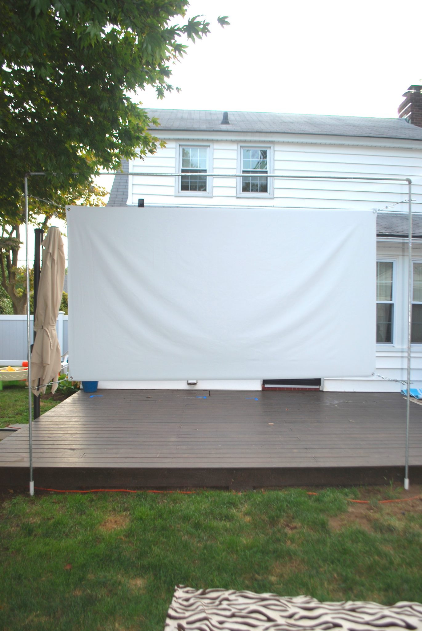 Diy Backyard Movie Screen
 DIY OUTDOOR MOVIE SCREEN AND STAND Showit Blog