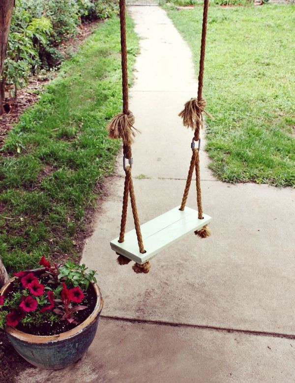 Diy Backyard Swings
 DIY Outdoor Swings Perfect For Relaxing In The Garden