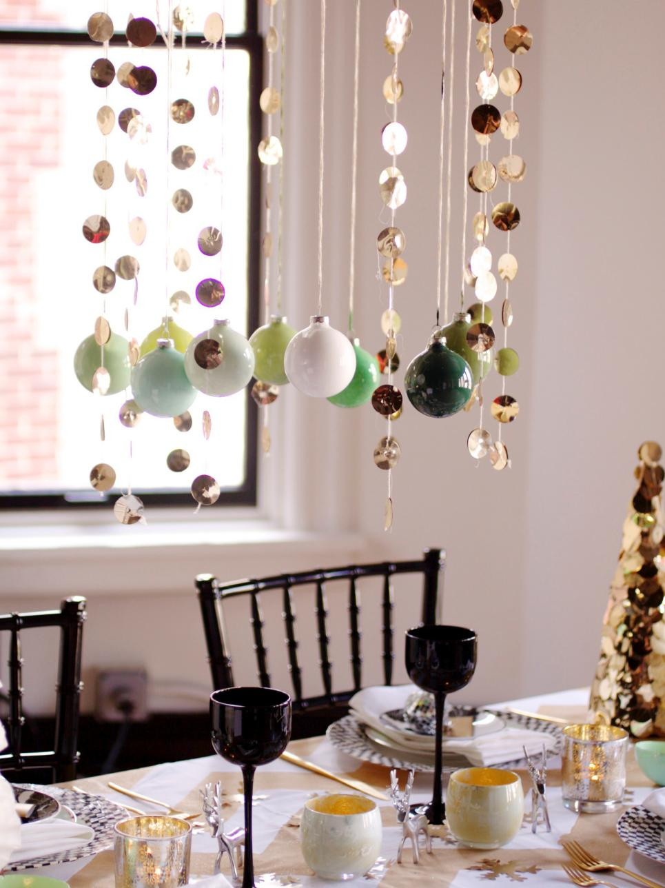 DIY Christmas Centerpieces Ideas
 Decorate The Tables With These 50 DIY Christmas Centerpieces