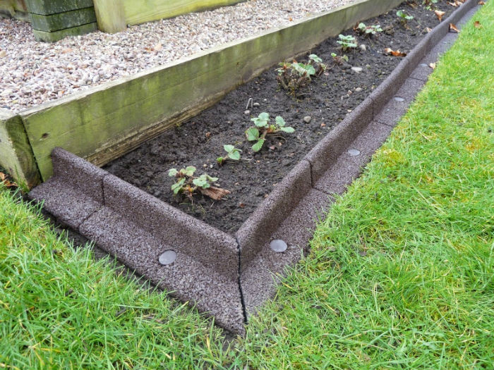 Diy Concrete Landscape Edging
 65 Lawn & Flowers Edging Ideas To Enhance Form Your Garden