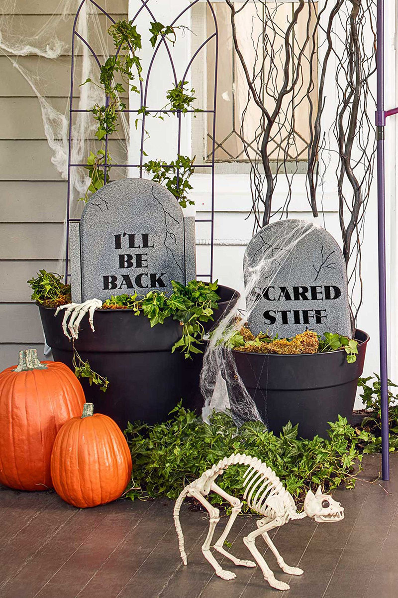 Diy Halloween Porch Decorations
 20 Fun and Spooky Halloween Porch Decorating Ideas