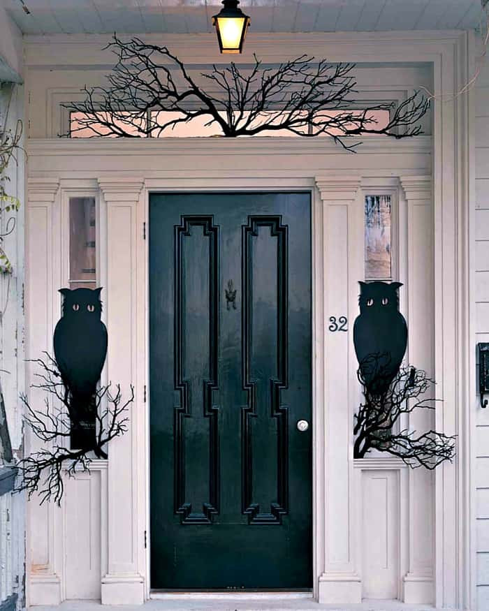 Diy Halloween Porch Decorations
 10 Not Too Scarey DIY Halloween Front Porch Ideas