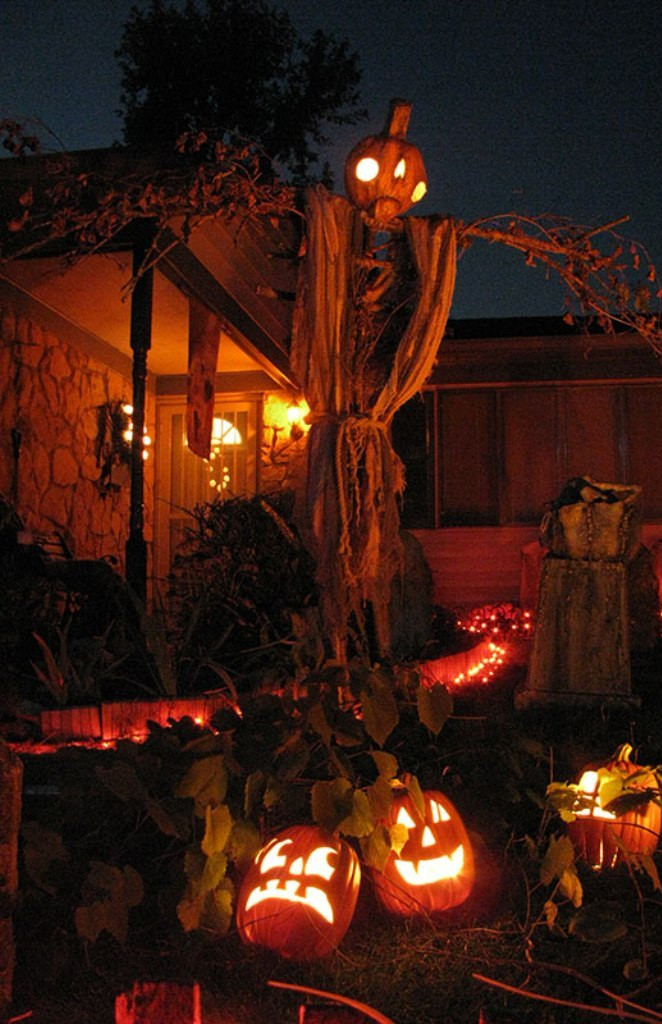 DIY Halloween Yard Decorations
 10 Outdoor Halloween Decorations Ideas