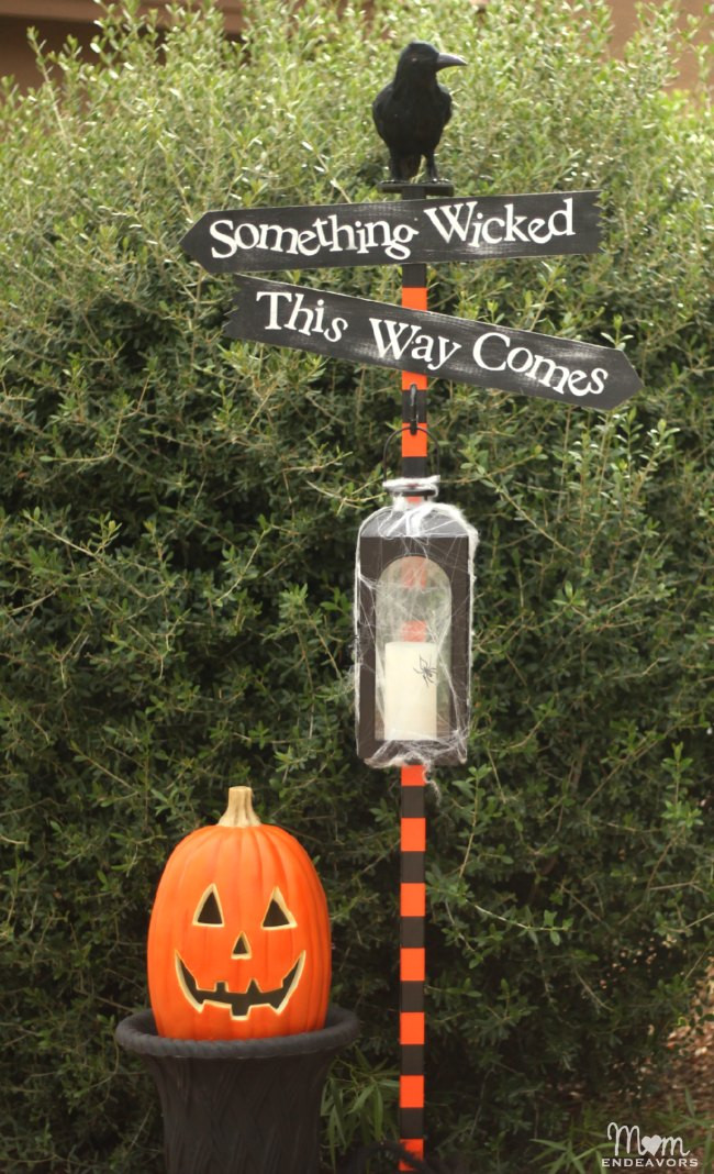 DIY Halloween Yard Decorations
 DIY Halloween Spooky Lantern Sign Post