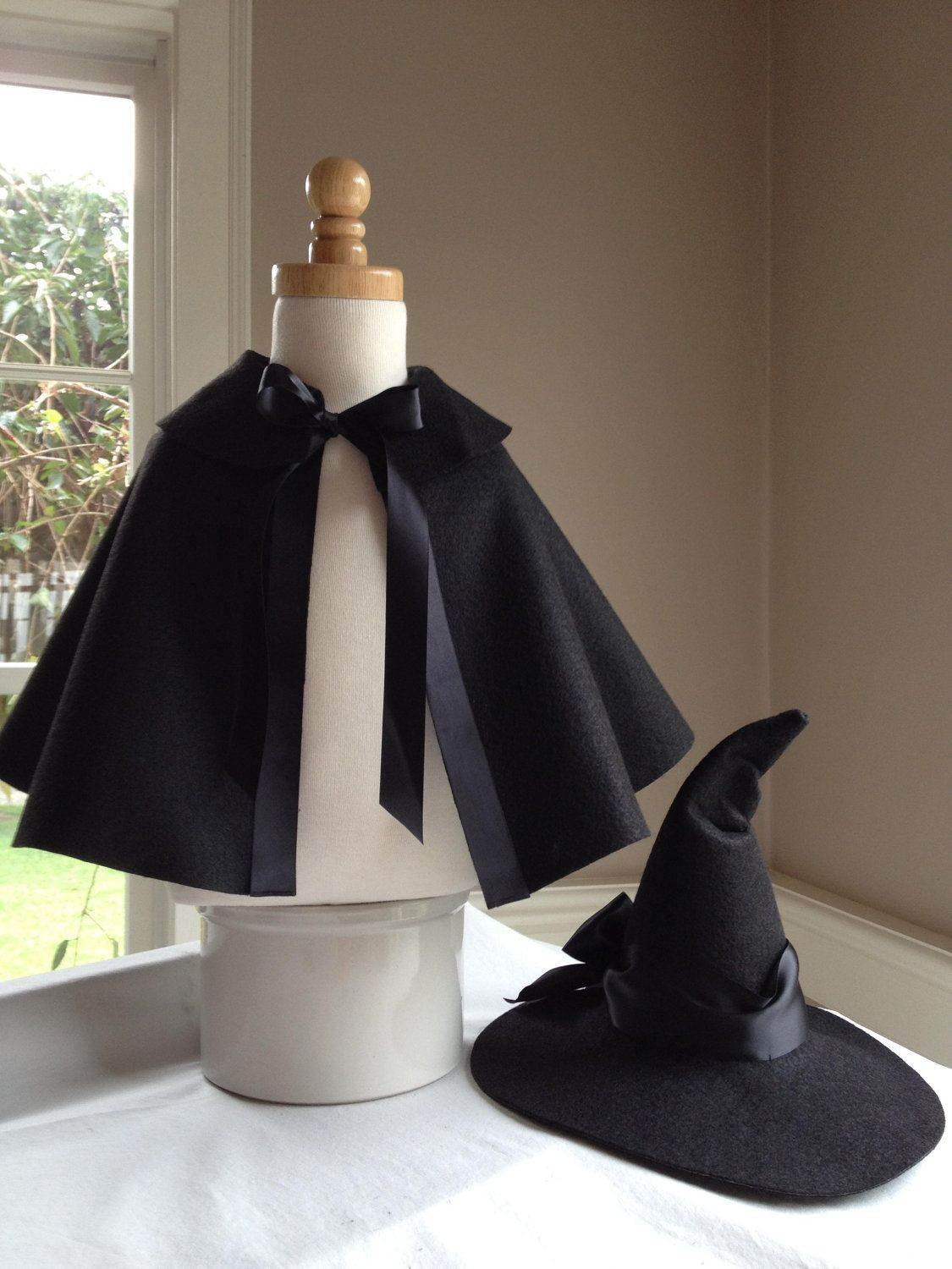 DIY Kids Witch Costume
 witch hat out of felt to make