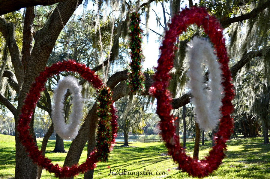 DIY Outdoor Christmas Tree
 DIY Outdoor Christmas Tree Ornaments