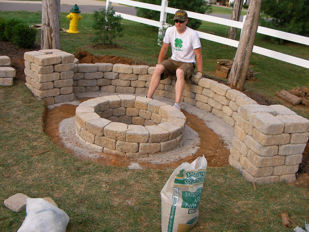 Diy Outdoor Fire Pit
 Creatively Luxurious DIY Fire Pit Project Here to Enhance