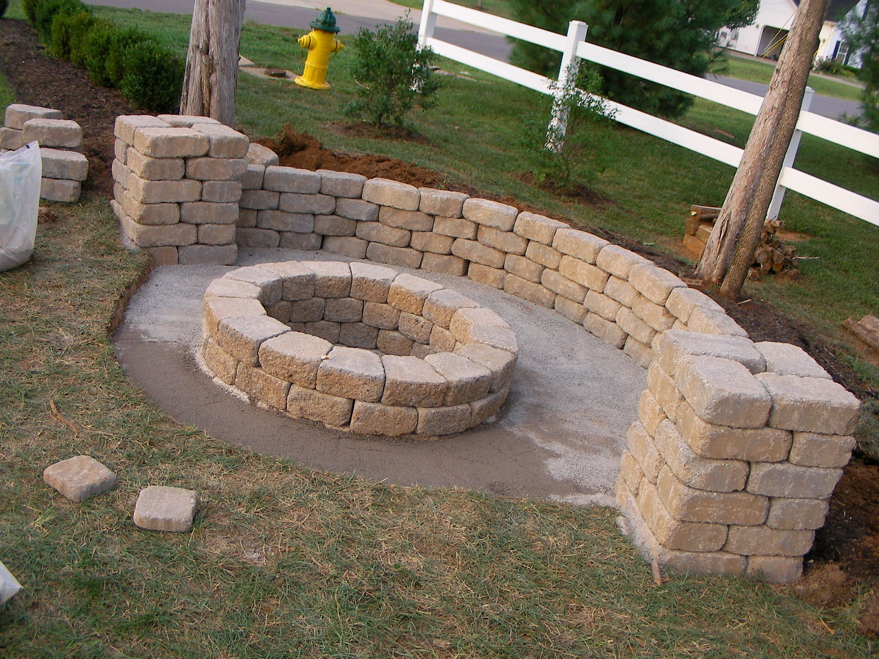 Diy Outdoor Fire Pit
 Creatively Luxurious DIY Fire Pit Project Here to Enhance
